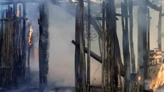 Mujer sospecha que el incendio fue provocado por su expareja, mismo que la amenazo de muerte