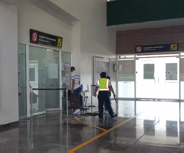 El padre e hijo fueron dejados en libertad, por lo que pudieron continuar con su viaje