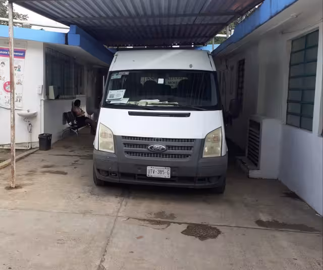 El hombre fue trasladado a un centro médico para su atención