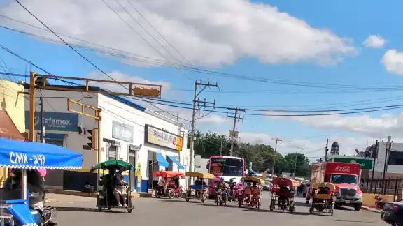 En Kanasín hay seis sindicados oficiales, mismos que manifestaron su descontento por los mototaxis piratas En Kanasín hay seis sindicados oficiales, mismos que manifestaron su descontento por los mototaxis piratas