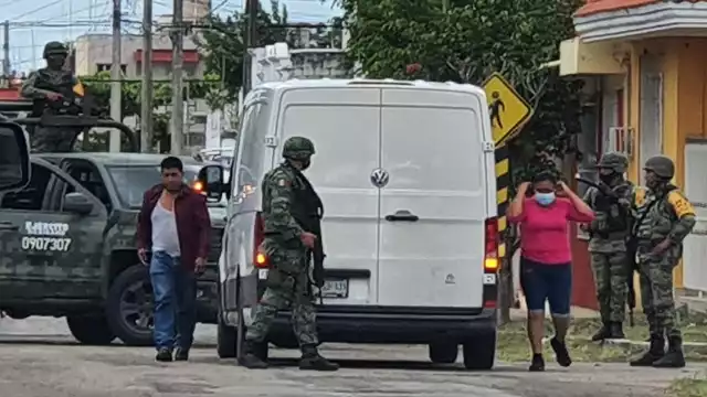 Autoridades bloquearon el paso de la unidad para realizar la revisión de la unidad en Chetumal