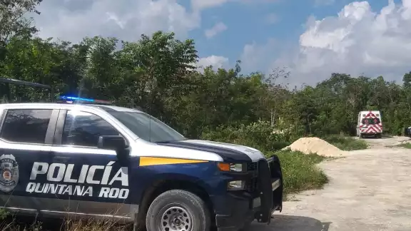 Una ambulancia con paramédicos llegó hasta la Colonia Santa Cecilia de Cancún para verificar el estado de salud del albañil Una ambulancia con paramédicos llegó hasta la Colonia Santa Cecilia de Cancún para verificar el estado de salud del albañil