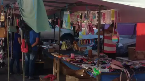 Los tianguistas reportan que en comparación de diciembre, las ventas han bajado Los tianguistas reportan que en comparación de diciembre, las ventas han bajado