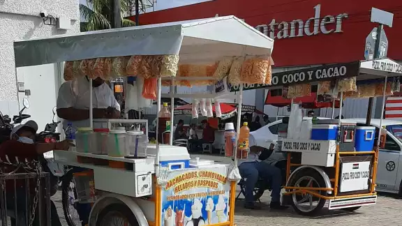 Los vendedores finalmente salieron a vender sus productos Los vendedores finalmente salieron a vender sus productos
