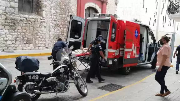 Turista se desmaya en Centro Histórico de Mérida Turista se desmaya en Centro Histórico de Mérida