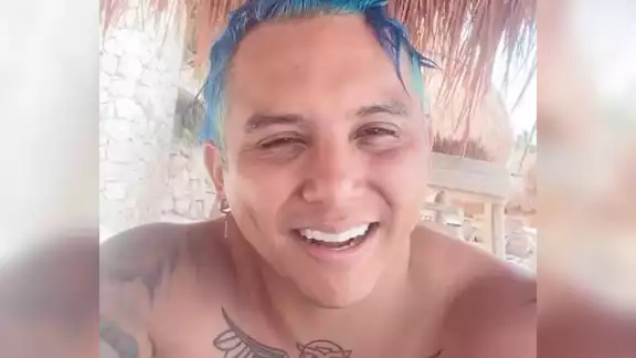 El cantante Edwin Luna pasea sin ningún miedo por el Parque Xcaret