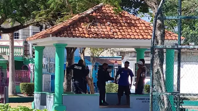 Los elementos le indicaron que estaban cometiendo una falta administrativa, y que existía el reporte por parte de los vecinos