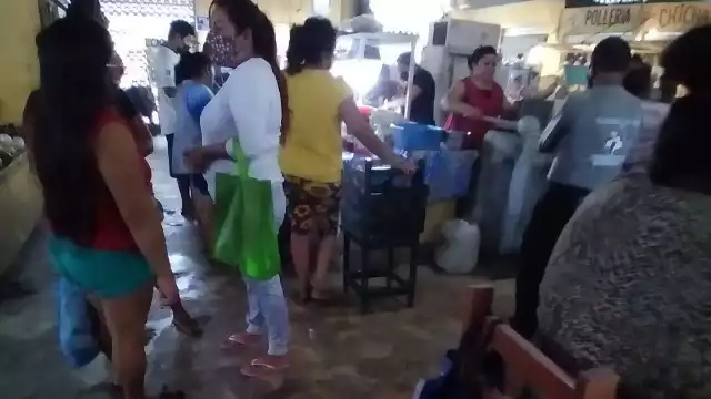 Habitantes señalan las pecinas condiciones del mercado municipal