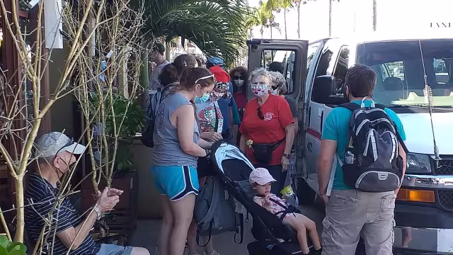 Los transportistas del Aeropuerto Internacional de Cozumel (AIC), esperan que este viernes arriben más de mil pasajeros