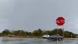 El olor a tierra húmeda se pudo sentir a gran distancia y también se vio el vapor