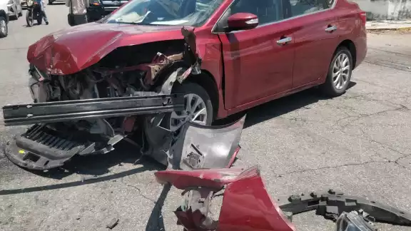 El conductor del automóvil más dañado fue quien resultó herido El conductor del automóvil más dañado fue quien resultó herido