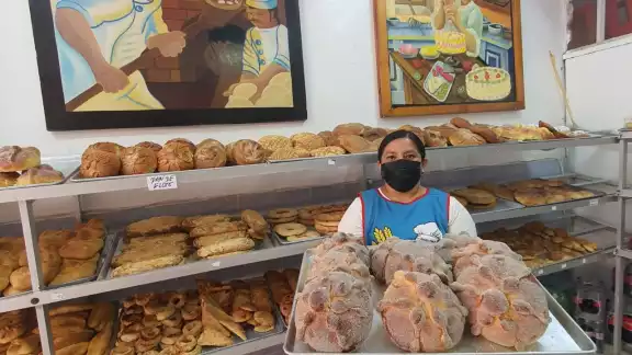 La Panificadora “El Buen Samaritano” sigue conservando la receta traída de Mérida, aunque la creatividad y sazón propia de los actuales panaderos le da su toque personal. La Panificadora “El Buen Samaritano” sigue conservando la receta traída de Mérida, aunque la creatividad y sazón propia de los actuales panaderos le da su toque personal.