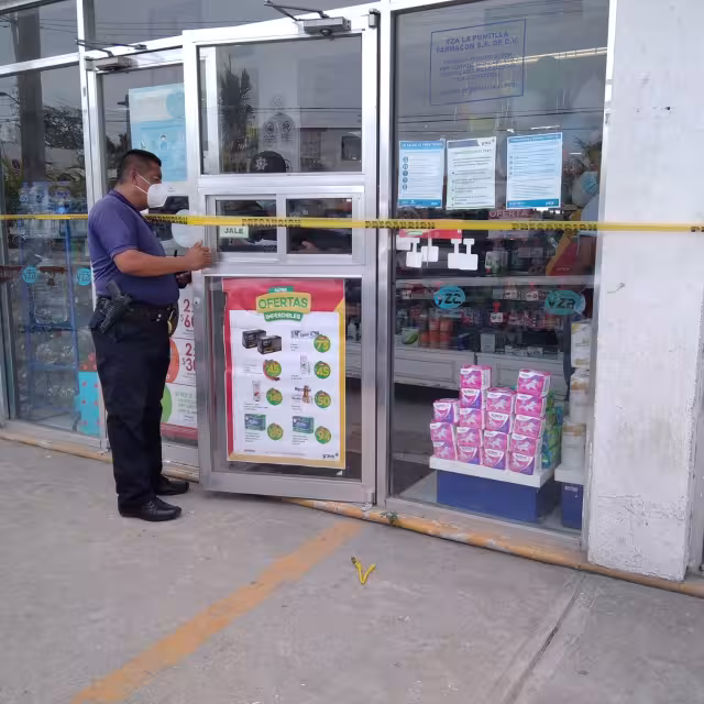 La policía detuvo al joven cuando transitaba a bordo de una motocicleta