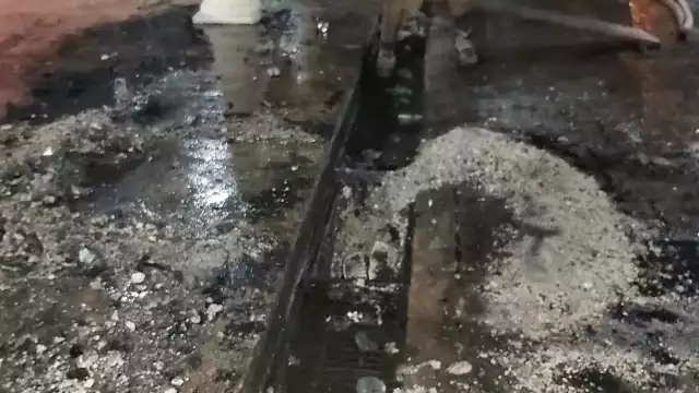 El trabajo se están realizando en horas de la noche para no perjudicar a los locatarios que venden frutas y verduras en el lugar