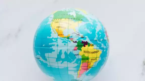 El continente en el globo terráqueo El continente en el globo terráqueo