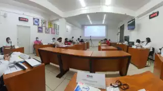 La sesión fue presidida por José Francisco Croce Flota, presidente de la 02 Junta Distrital del INE