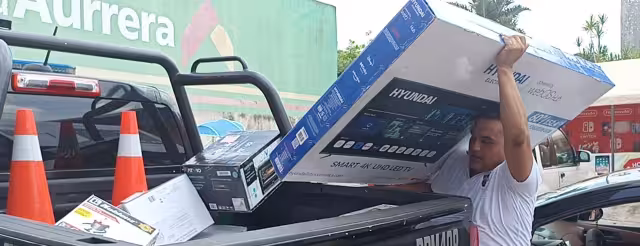 Los elementos de seguridad confiscaron las cajas vacías y se llevaron a los malhechores al Cuartel Morelos