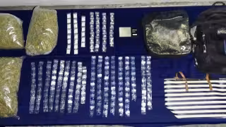 Los agentes de inmediato interrogaron a las femeninas, quienes dijeron llamarse Michelle "N" y Marisol “N”