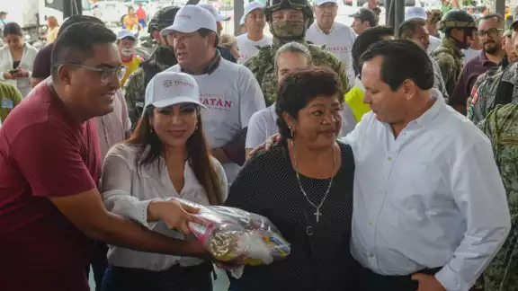 El Gobierno de Yucatán repartió despensas en Celestún El Gobierno de Yucatán repartió despensas en Celestún
