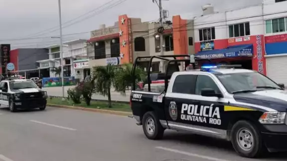 Al revisar, encontraron 160 bolsitas con presunta droga y dos mil 70 pesos en billetes de diferentes denominaciones Al revisar, encontraron 160 bolsitas con presunta droga y dos mil 70 pesos en billetes de diferentes denominaciones