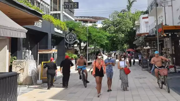 Se observa aumento de turistas en la Quinta Avenida de Playa del Carmen Se observa aumento de turistas en la Quinta Avenida de Playa del Carmen