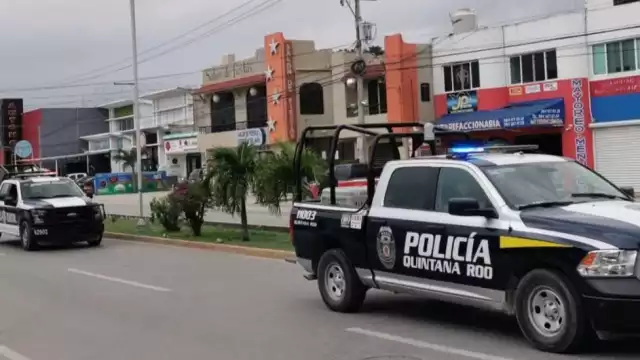 Al revisar, encontraron 160 bolsitas con presunta droga y dos mil 70 pesos en billetes de diferentes denominaciones