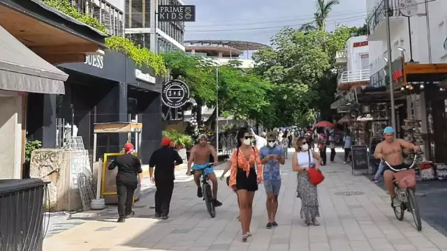 Se observa aumento de turistas en la Quinta Avenida de Playa del Carmen