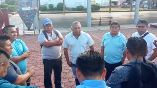 Representantes de 16 localidades en Lázaro Cárdenas acusan al alcalde Nivardo Mena por presunto abandono