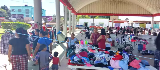 Descenso de temperaturas obliga a buscar prendas en tianguis y bazares