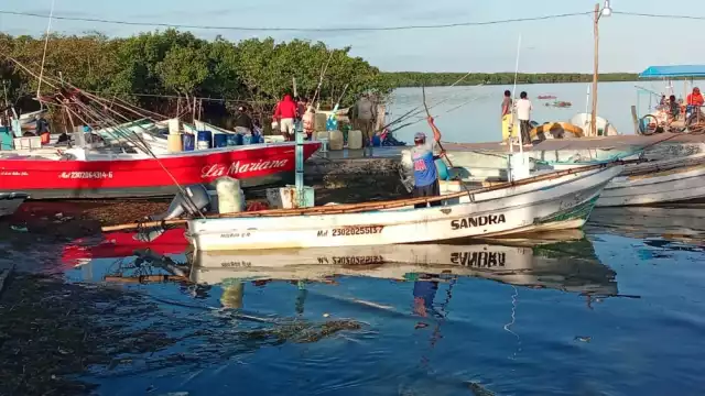 Lancheros aprovechan el buen tiempo después de casi dos semanas inactivos por el cierre de puerto
