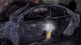 Automóvil queda reducido a cenizas en el fraccionamiento Fovissste de Ciudad del Carmen