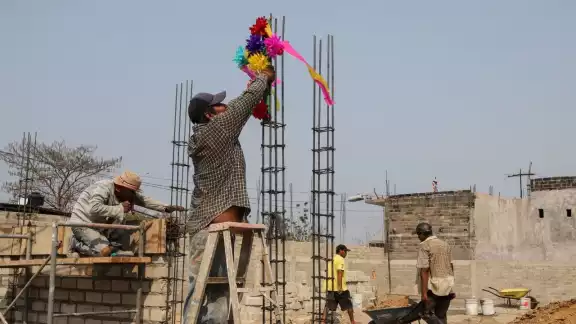Albañiles de Yucatán celebran cada 3 de mayo