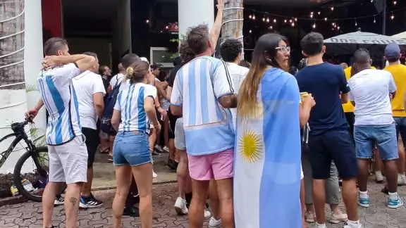 Los bares y restaurantes de la Quinta Avenida estuvieron repletos de  fanáticos argentinos