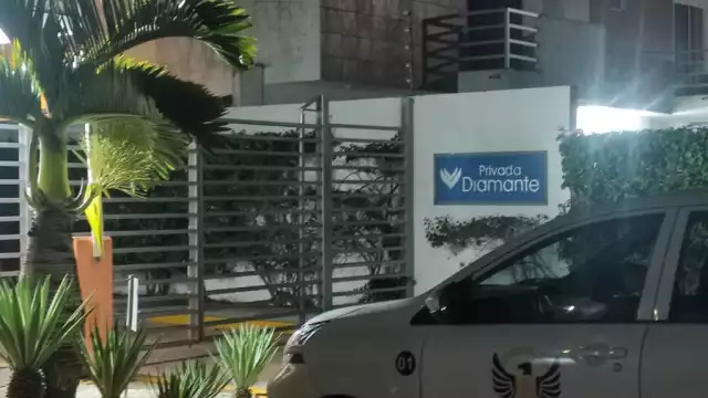 El Semefo arribó a la vivienda donde se halló el cuerpo de una persona que se quitó la vida en Playa del Carmen para trasladarlo a la morgue