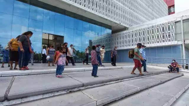 Desde ayer martes, Campesinos protestaron en el Palacio de Gobierno de Campeche