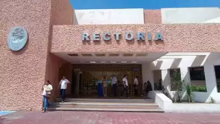 Jubilados señalan a la rectoría de dar preferencia a extrabajadores sindicalizados en la crisis de impagos