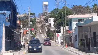 Otro día más sin agua en Campeche; vecinos recurren a llenar sus cubetas
