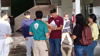 Llegan a Campeche 119 mexicanos repatriados desde Texas; entre ellos, dos menores que viajaban solos