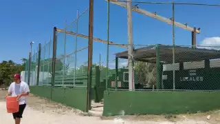 Ciudadanos se quejan del abandono a áreas deportivas por parte de la exalcaldesa de Tulum