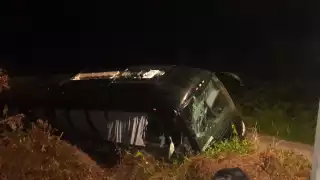 Las 23 personas que iban a bordo de la unidad resultaron con golpes contusos