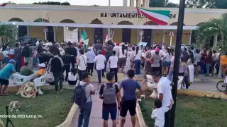 Defensores de la tierra y el futuro de Ixil marchan en contra del intento de despojo