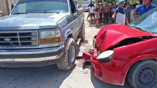 La mujer que iba como copiloto en el vehículo quedó prensada dentro de la unidad