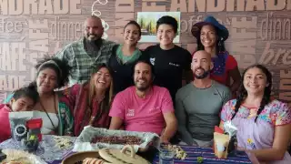 Artistas, músicos, artesanos, cocineros, etc, dieron una conferencia de prensa para presentar el evento. Foto: Yolanda Aldana