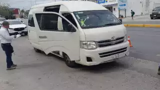 Multan a chofer de una combi de Champotón por no contar con los permisos para llevar pasajeros