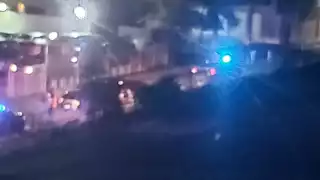 La mujer canadiense tomó esta foto, y acusó que los policías de Playa del Carmen diariamente detienen a quien pase por la Avenida 15