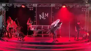 NLM presentó un performance con tintes de creencias cristianas doblado al español