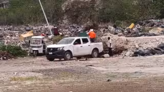 Pestilencia y basura invaden el Cementerio Siglo XXI en Campeche