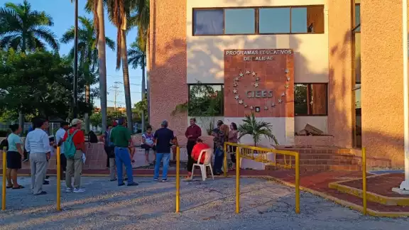 Maestros fijan su postura por el problema con la Universidad de Ciudad del Carmen