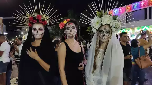 El “Desfile de las Ánimas, con Alma, Vida y Corazón” en Playa del Carmen El “Desfile de las Ánimas, con Alma, Vida y Corazón” en Playa del Carmen
