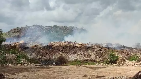 Habitantes de Playa del Carmen temen por sus casas por incendio en Villas del Sol Habitantes de Playa del Carmen temen por sus casas por incendio en Villas del Sol